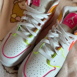 Jordan 1 Mid Edge Glow 6Y, excellent condition